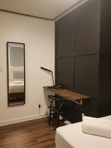 Pembroke Inn Toronto Hotel