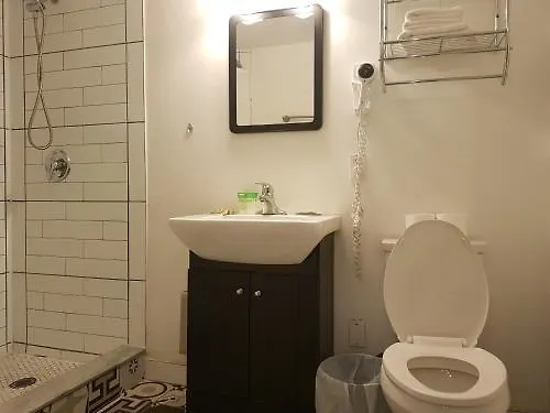 Pembroke Inn Toronto 3*,