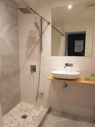 Pembroke Inn Toronto Hotel